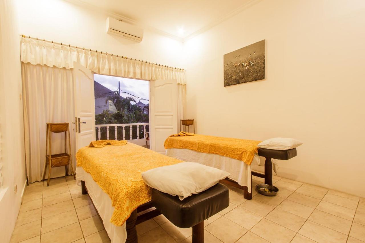 Bening Hut And Spa Seminyak Buitenkant foto